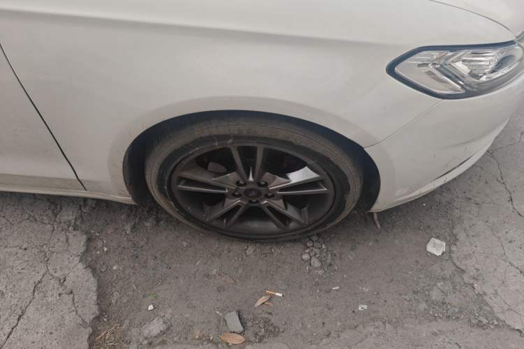 Used Ford Mondeo 2013 2.0L GTDi240 Luxury Sport Model Right Front Wheel Hub