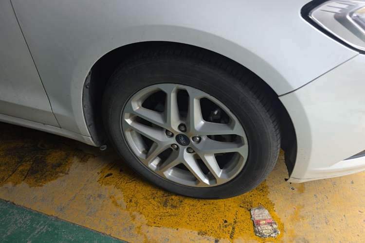 Used Ford Mondeo 2013 1.5L GTDi180 Fashion Edition Right Front Wheel Hub