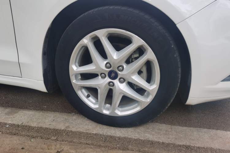 Used Ford Mondeo 2013 1.5L GTDi180 Fashion Edition Right Front Wheel Hub
