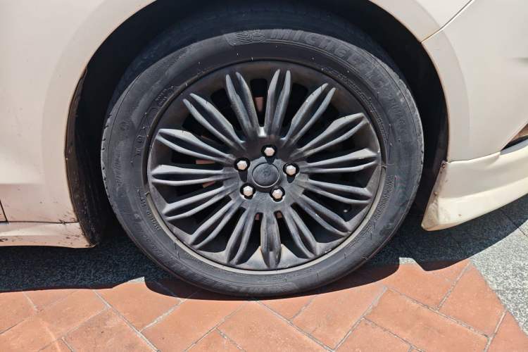Used Ford Mondeo 2013 2.0L GTDi 200 Fashion Edition Right Front Wheel Hub