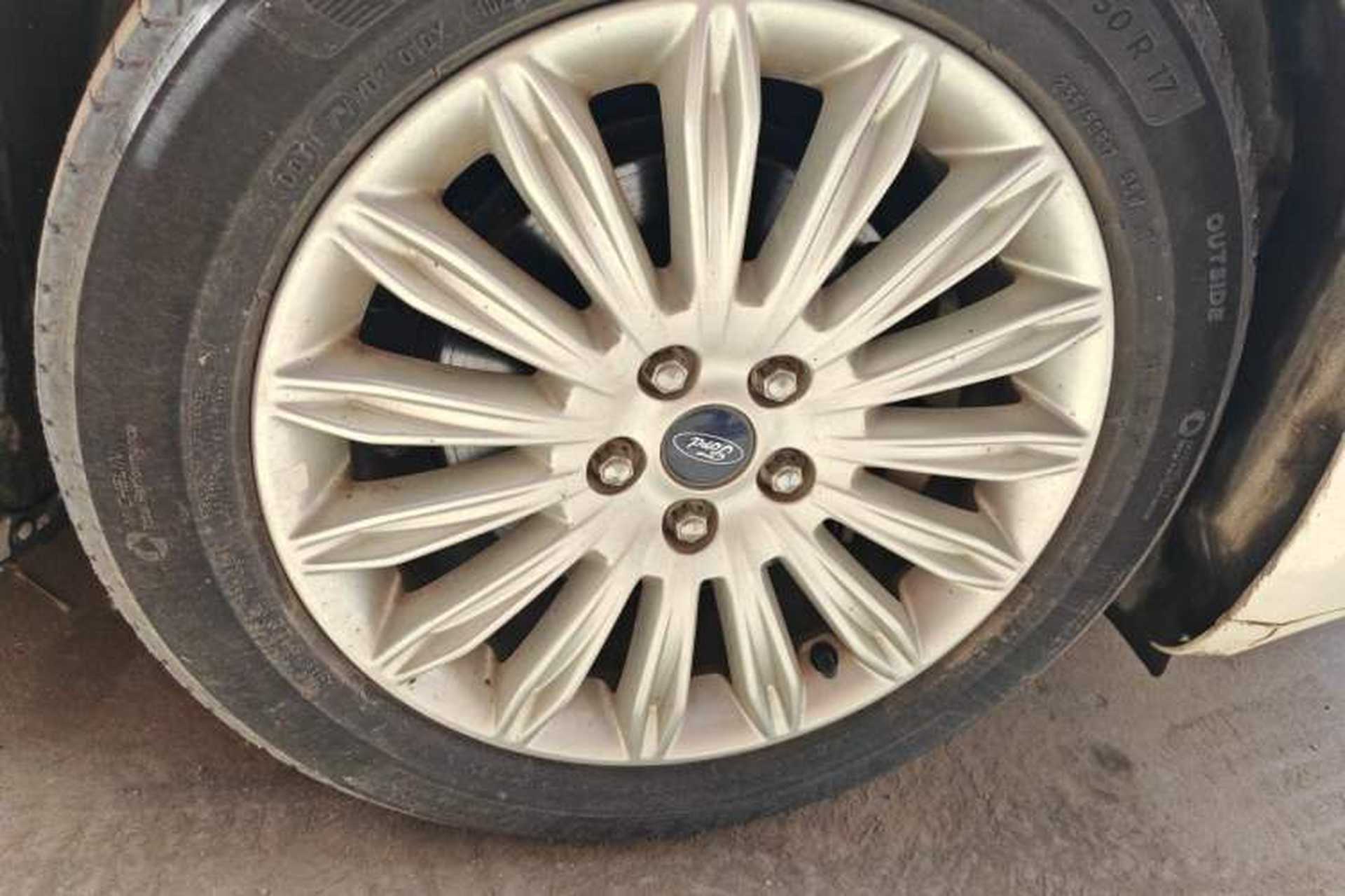Used Ford Mondeo 2013 2.0L GTDi 200 Fashion Edition Right Front Wheel Hub