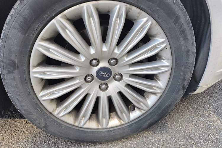 Used Ford Mondeo 2013 2.0L GTDi 200 Luxury Model Right Front Wheel Hub
