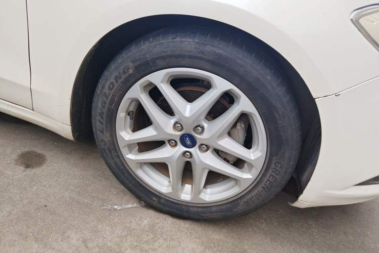Used Ford Mondeo 2013 1.5L GTDi180 Fashion Edition Right Front Wheel Hub