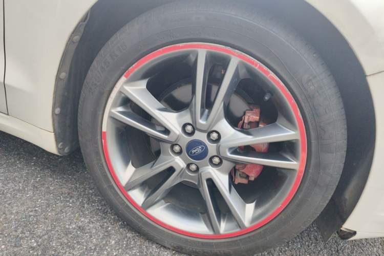Used Ford Mondeo 2013 2.0L GTDi240 Luxury Sport Model Right Front Wheel Hub