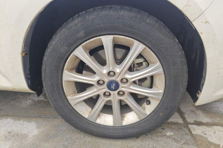 Used Ford Mondeo 2013 2.3L Fashion Edition Right Front Wheel Hub