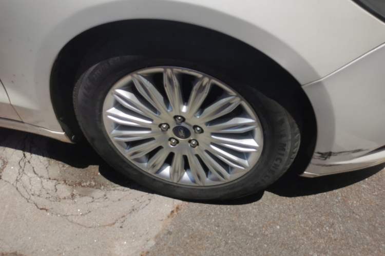 Used Ford Mondeo 2013 2.0L GTDi 200 Luxury Model Right Front Wheel Hub