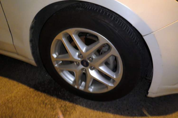 Used Ford Mondeo 2013 1.5L GTDi180 Fashion Edition Right Front Wheel Hub