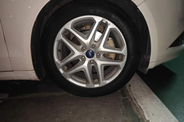 Used Ford Mondeo 2013 1.5L GTDi180 Fashion Edition Right Front Wheel Hub