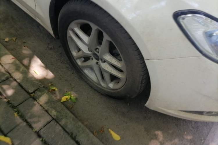Used Ford Mondeo 2013 1.5L GTDi180 Fashion Edition Right Front Wheel Hub