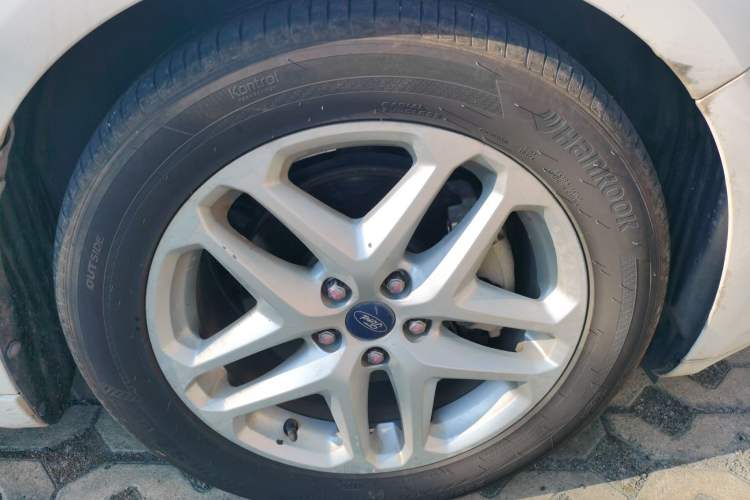 Used Ford Mondeo 2013 1.5L GTDi180 Fashion Edition Right Front Wheel Hub