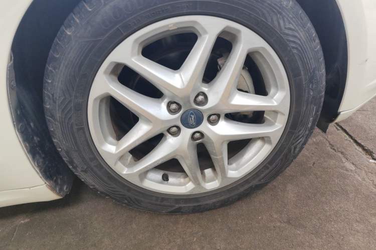 Used Ford Mondeo 2013 1.5L GTDi180 Fashion Edition Right Front Wheel Hub