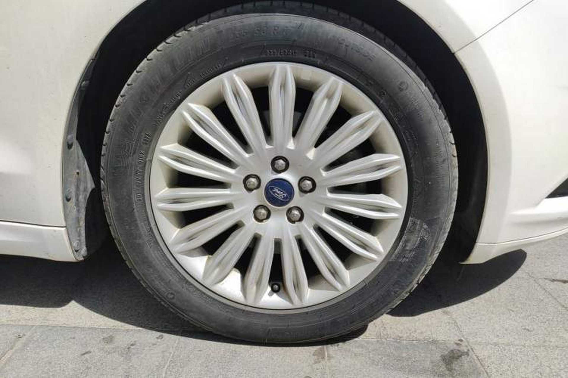 Used Ford Mondeo 2013 2.0L GTDi 200 Luxury Model Right Front Wheel Hub