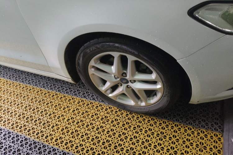 Used Ford Mondeo 2013 1.5L GTDi180 Fashion Edition Right Front Wheel Hub
