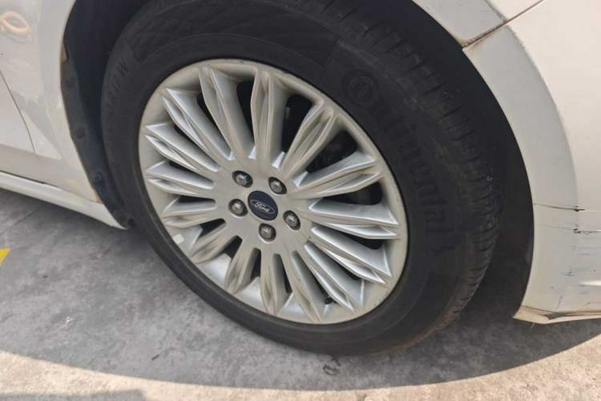 Used Ford Mondeo 2013 2.0L GTDi 200 Fashion Edition Right Front Wheel Hub