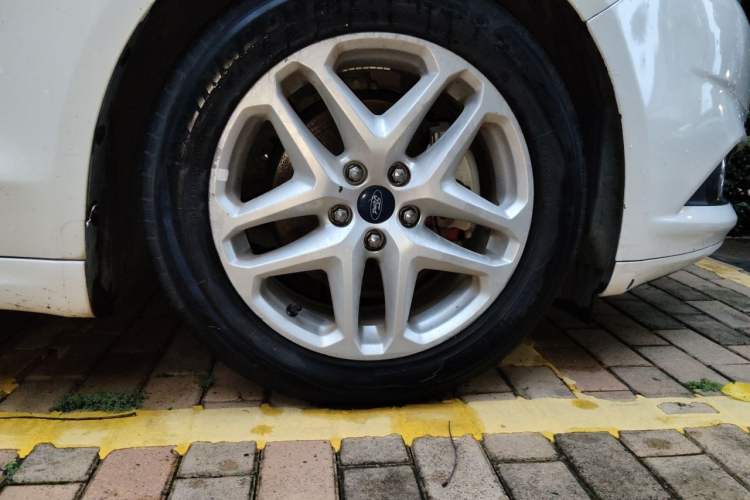 Used Ford Mondeo 2013 1.5L GTDi180 Fashion Edition Right Front Wheel Hub