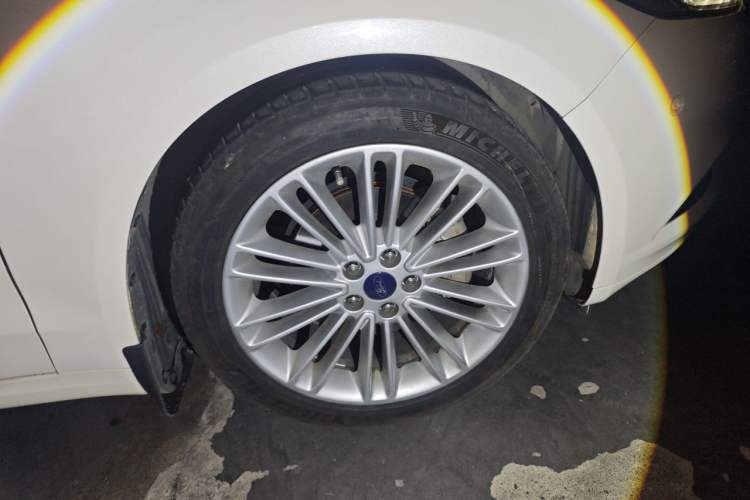 Used Ford Mondeo 2013 2.0L GTDi240 Flagship Edition Right Front Wheel Hub