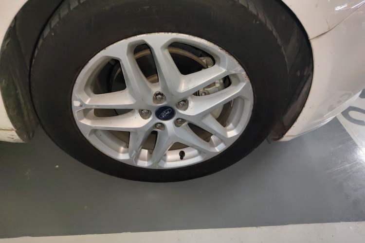 Used Ford Mondeo 2013 1.5L GTDi180 Fashion Edition Right Front Wheel Hub