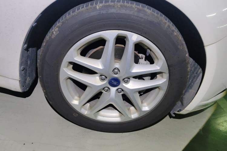 Used Ford Mondeo 2013 1.5L GTDi180 Fashion Edition Right Front Wheel Hub