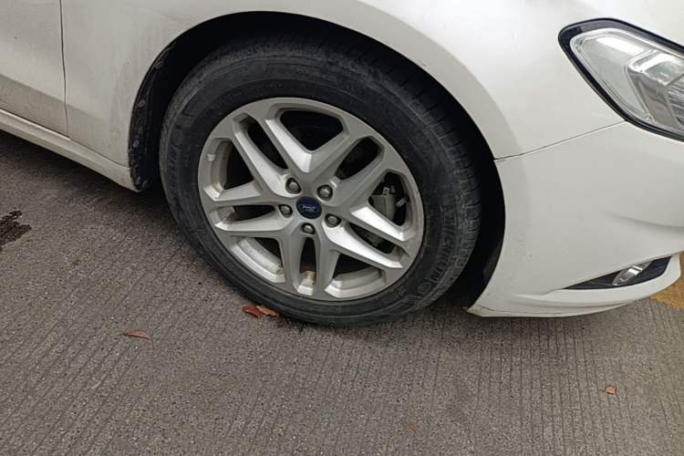 Used Ford Mondeo 2013 1.5L GTDi180 Fashion Edition Right Front Wheel Hub