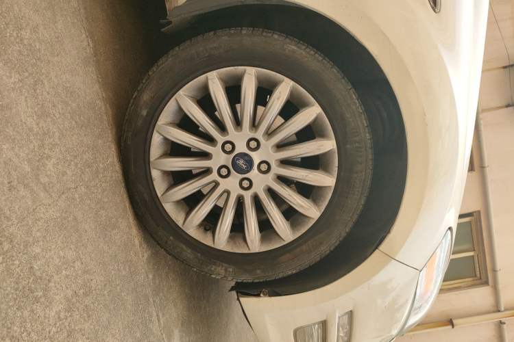 Used Ford Mondeo 2013 2.3L Luxury Model Right Front Wheel Hub