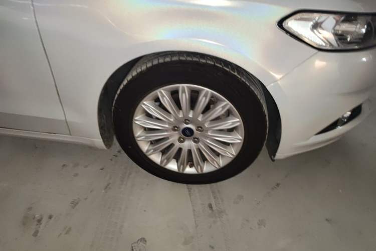 Used Ford Mondeo 2013 2.0L GTDi 200 Fashion Edition Right Front Wheel Hub