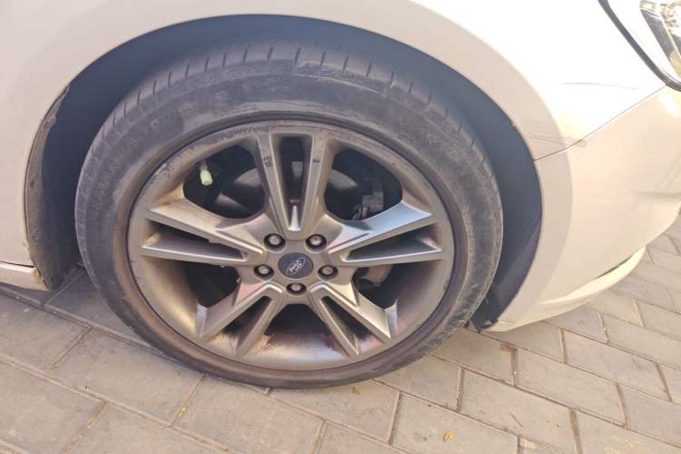 Used Ford Mondeo 2013 2.0L GTDi240 Luxury Sport Model Right Front Wheel Hub