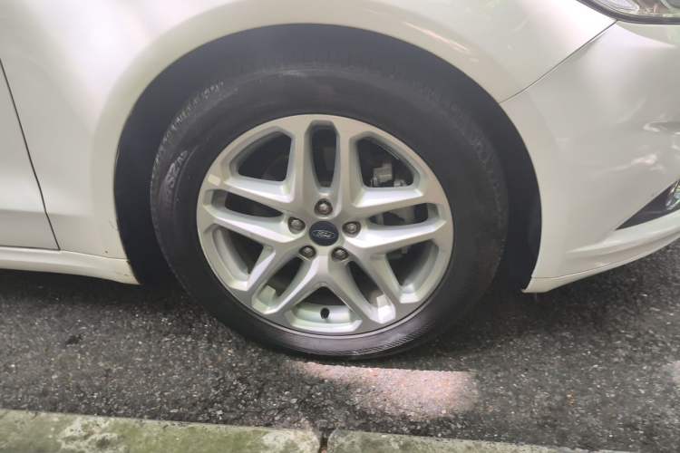 Used Ford Mondeo 2013 1.5L GTDi180 Fashion Edition Right Front Wheel Hub