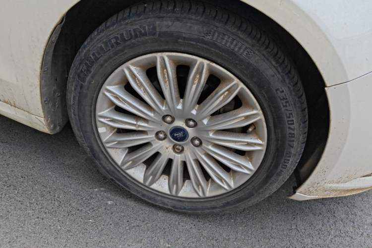 Used Ford Mondeo 2013 2.0L GTDi 200 Luxury Model Right Front Wheel Hub
