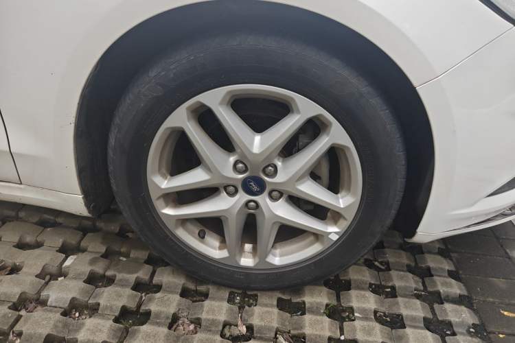 Used Ford Mondeo 2013 1.5L GTDi180 Fashion Edition Right Front Wheel Hub