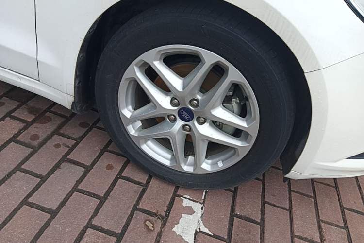 Used Ford Mondeo 2013 1.5L GTDi180 Fashion Edition Right Front Wheel Hub