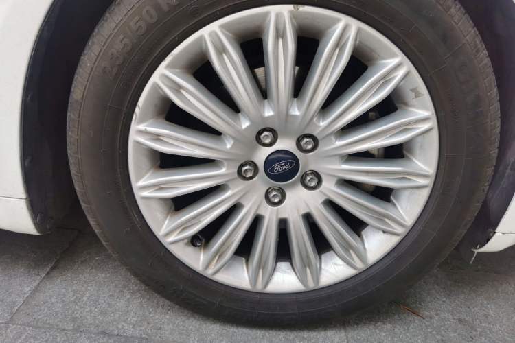 Used Ford Mondeo 2013 2.0L GTDi 200 Fashion Edition Right Front Wheel Hub