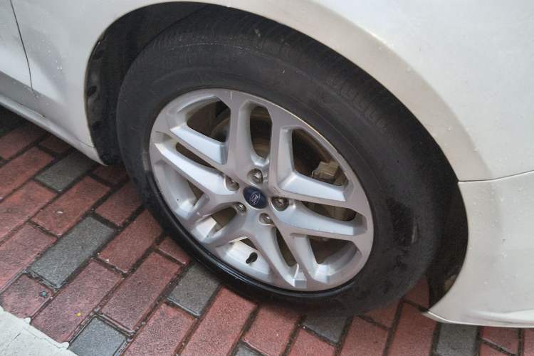 Used Ford Mondeo 2013 1.5L GTDi180 Fashion Edition Right Front Wheel Hub