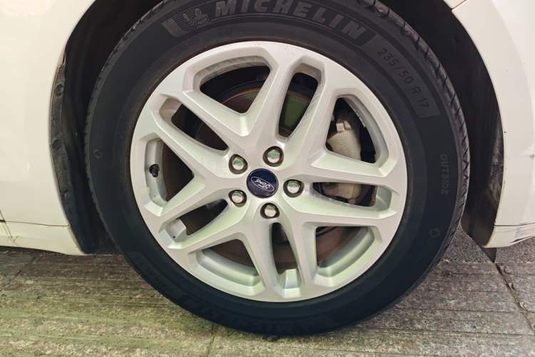 Used Ford Mondeo 2013 1.5L GTDi180 Fashion Edition Right Front Wheel Hub