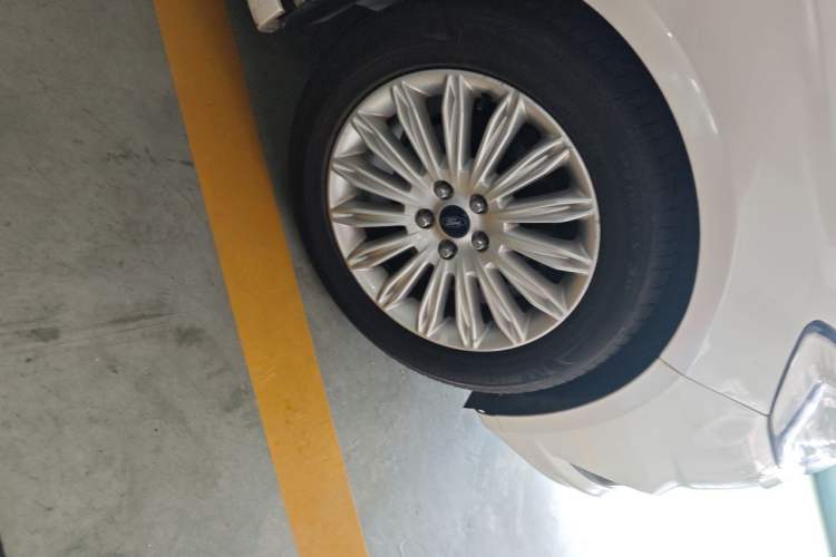 Used Ford Mondeo 2013 2.0L GTDi 200 Fashion Edition Right Front Wheel Hub