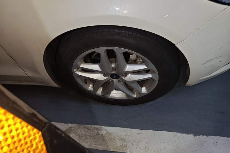 Used Ford Mondeo 2013 1.5L GTDi180 Fashion Edition Right Front Wheel Hub