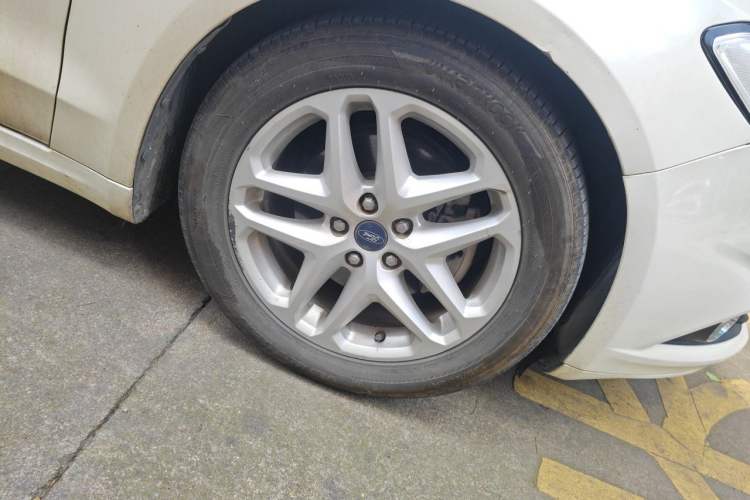 Used Ford Mondeo 2013 1.5L GTDi180 Fashion Edition Right Front Wheel Hub