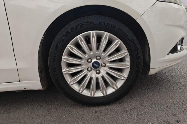 Used Ford Mondeo 2013 2.0L GTDi 200 Luxury Model Right Front Wheel Hub