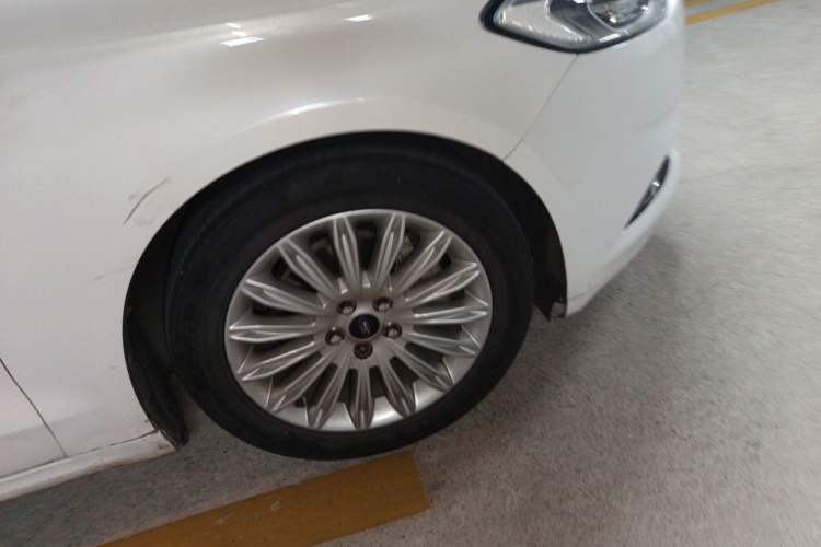 Used Ford Mondeo 2013 2.0L GTDi 200 Fashion Edition Right Front Wheel Hub