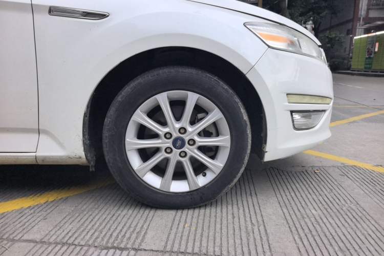 Used Ford Mondeo 2013 2.3L Fashion Edition Right Front Wheel Hub