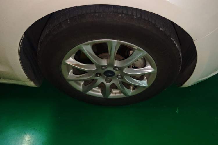 Used Ford Mondeo 2013 1.5L GTDi180 Comfort Model Right Front Wheel Hub