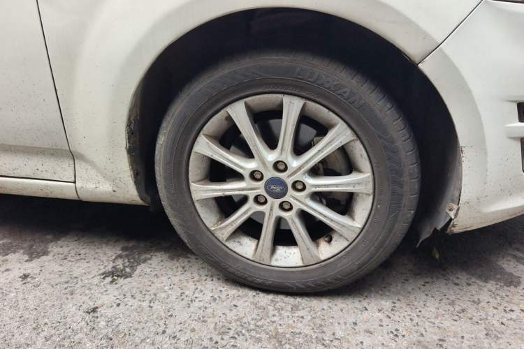 Used Ford Mondeo 2013 2.3L Fashion Edition Right Front Wheel Hub