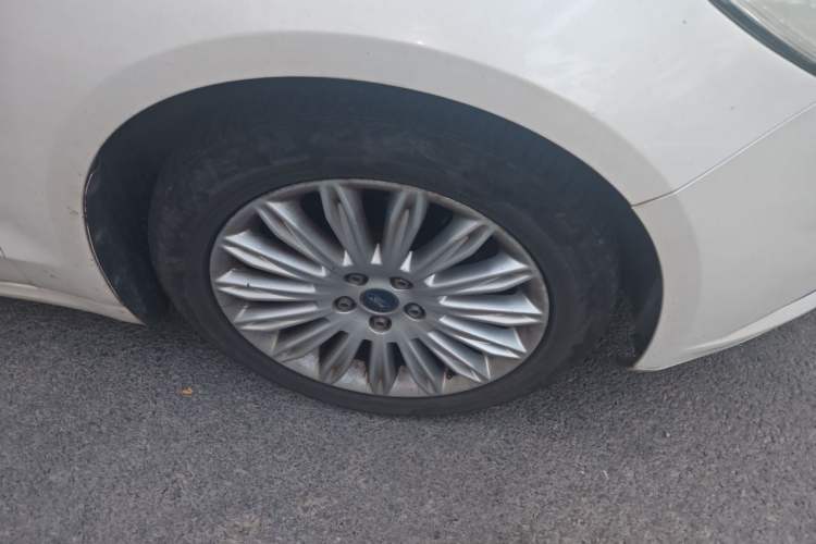 Used Ford Mondeo 2013 2.0L GTDi 200 Fashion Edition Right Front Wheel Hub