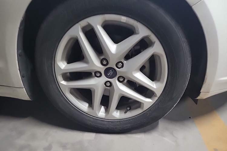 Used Ford Mondeo 2013 1.5L GTDi180 Fashion Edition Right Front Wheel Hub