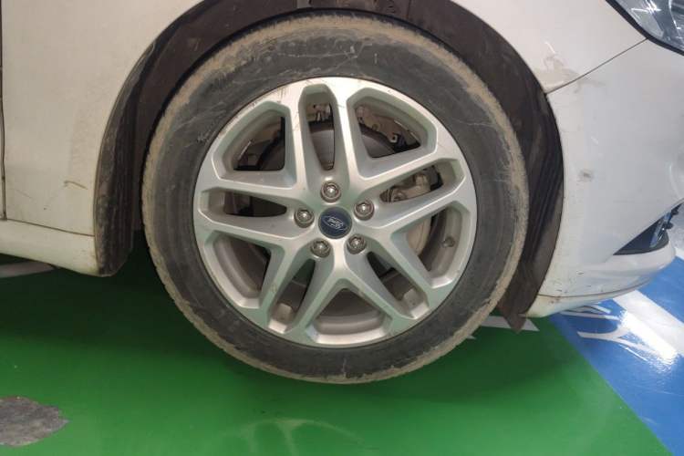 Used Ford Mondeo 2013 1.5L GTDi180 Fashion Edition Right Front Wheel Hub