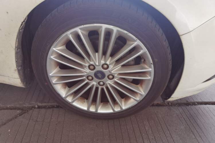 Used Ford Mondeo 2013 2.0L GTDi240 Flagship Edition Right Front Wheel Hub