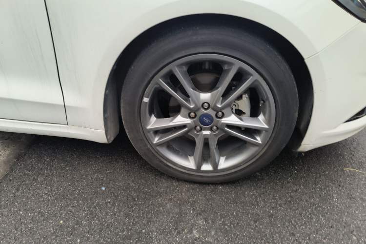 Used Ford Mondeo 2013 2.0L GTDi240 Luxury Sport Model Right Front Wheel Hub