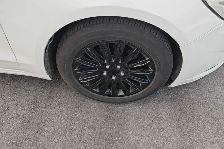 Used Ford Mondeo 2013 2.0L GTDi 200 Fashion Edition Right Front Wheel Hub