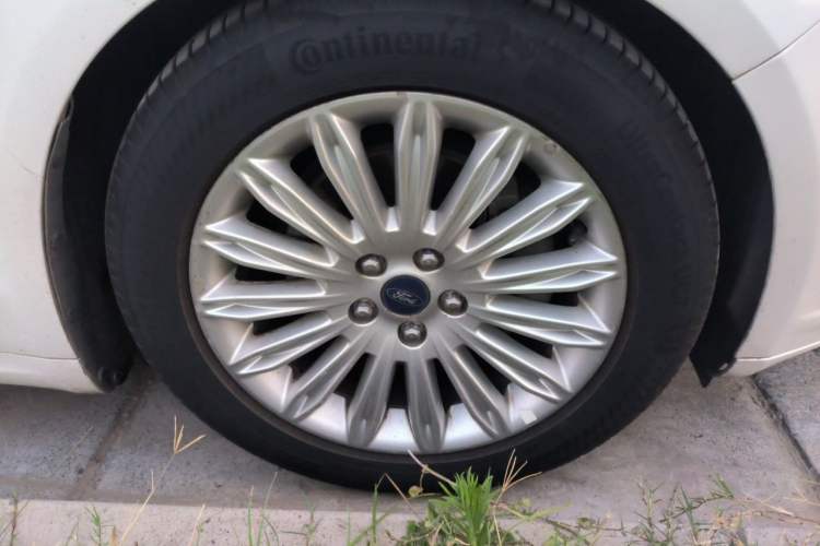 Used Ford Mondeo 2013 2.0L GTDi 200 Fashion Edition Right Front Wheel Hub
