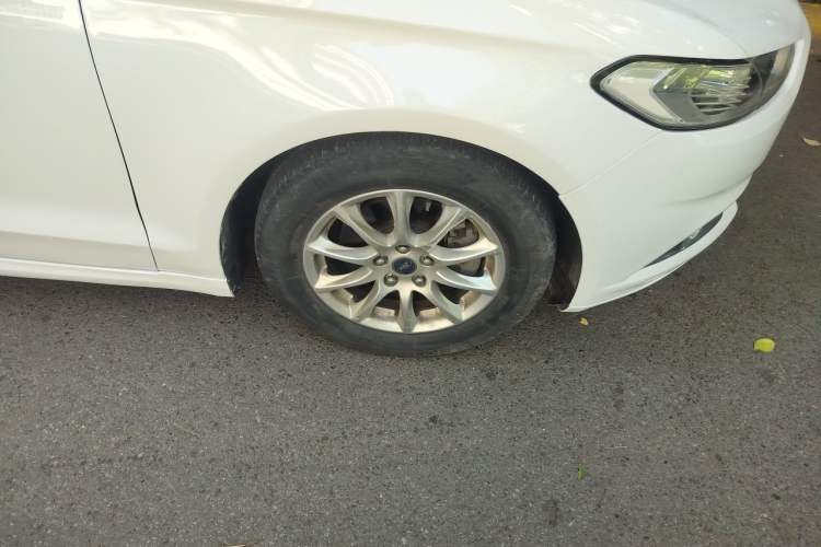 Used Ford Mondeo 2013 1.5L GTDi180 Comfort Model Right Front Wheel Hub