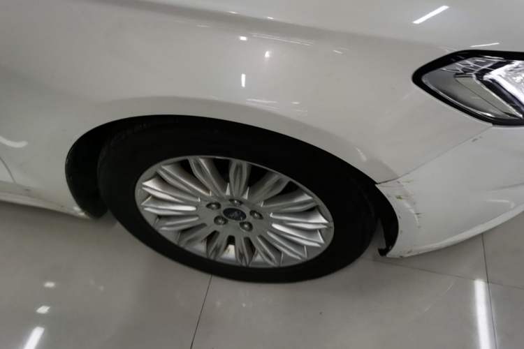 Used Ford Mondeo 2013 2.0L GTDi 200 Fashion Edition Right Front Wheel Hub